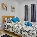 Luxury 3br With Marina Views Apartment