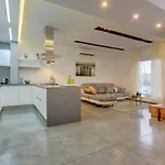 Luxury 3br With Marina Views Apartment *