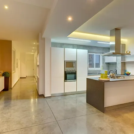 Luxury 3br With Marina Views *