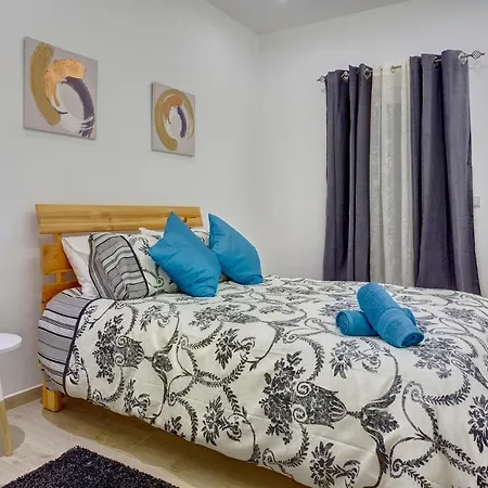 Luxury 3br With Marina Views شقة