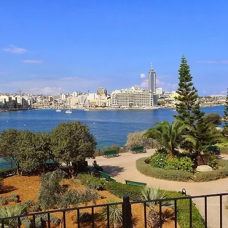 Luxury 3br With Marina Views شقة *