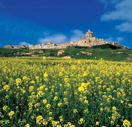 Luxury 3br With Marina Views شقة