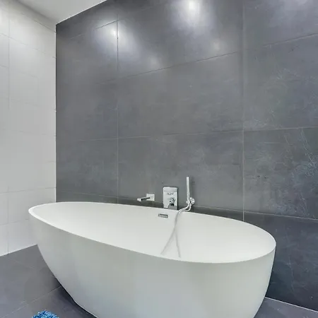 شقة Luxury 3br With Marina Views *